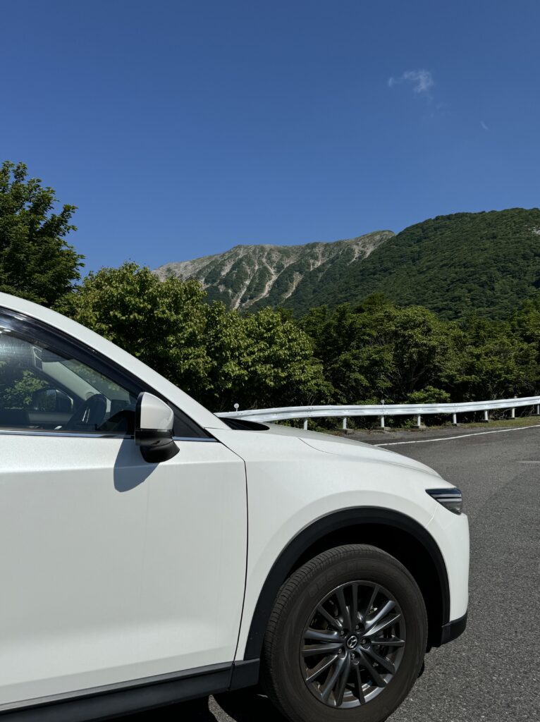 愛車と伊吹山