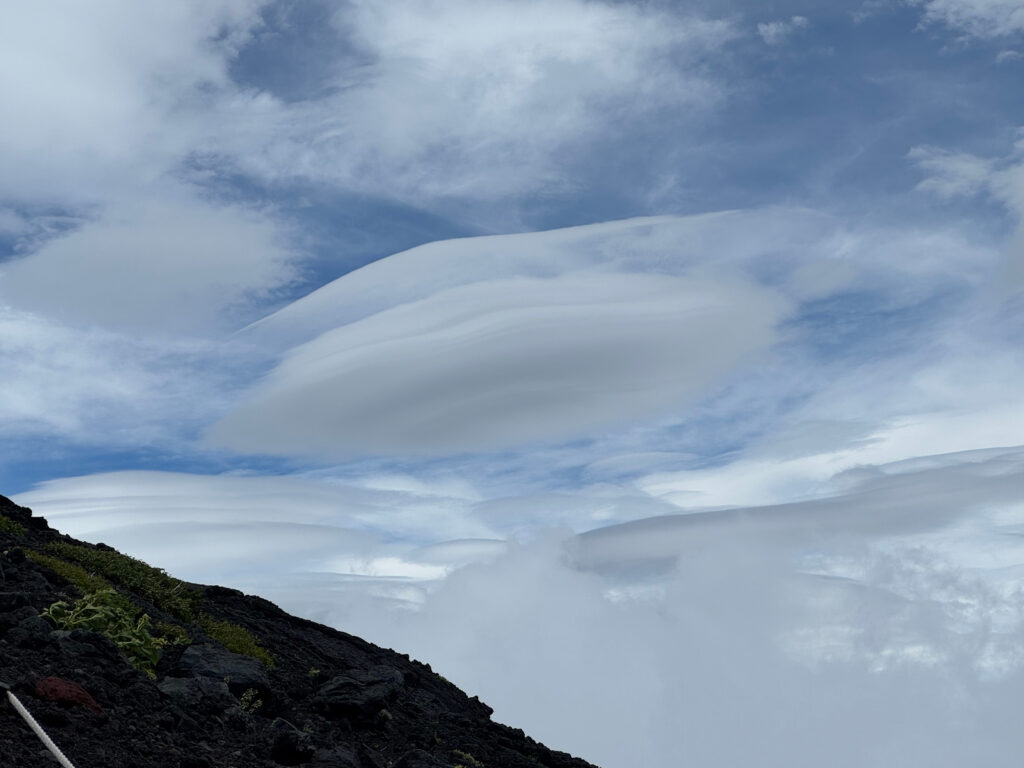 つるし雲 成長中